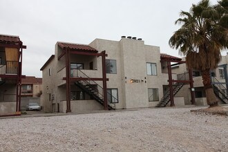 Charleston Heights in Las Vegas, NV - Building Photo - Building Photo