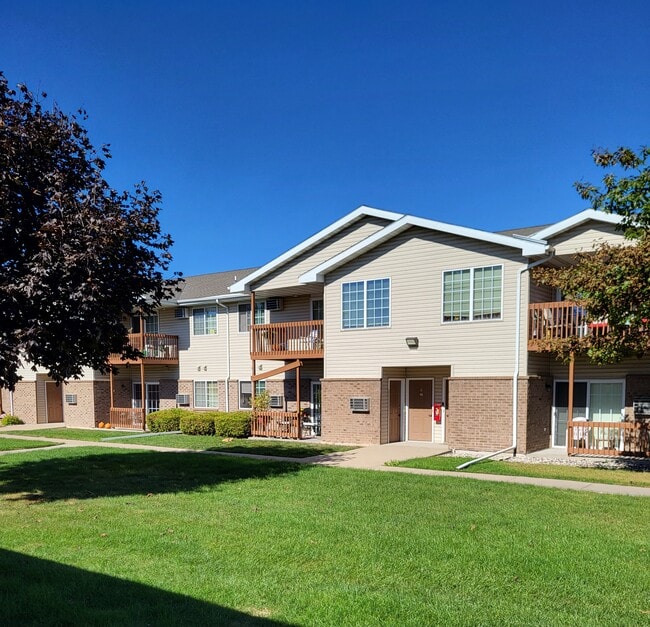 Bridgewood Golf Estates in Neenah, WI - Foto de edificio - Building Photo