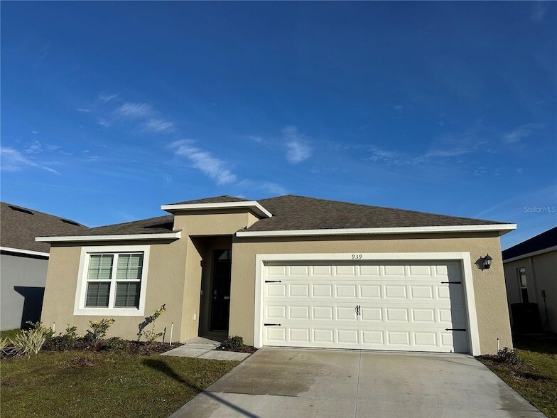 939 Sun Burst Rd, Unit 0507 in Winter Haven, FL - Building Photo