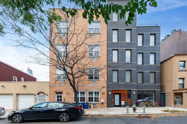 31 Conselyea St in Brooklyn, NY - Building Photo - Building Photo