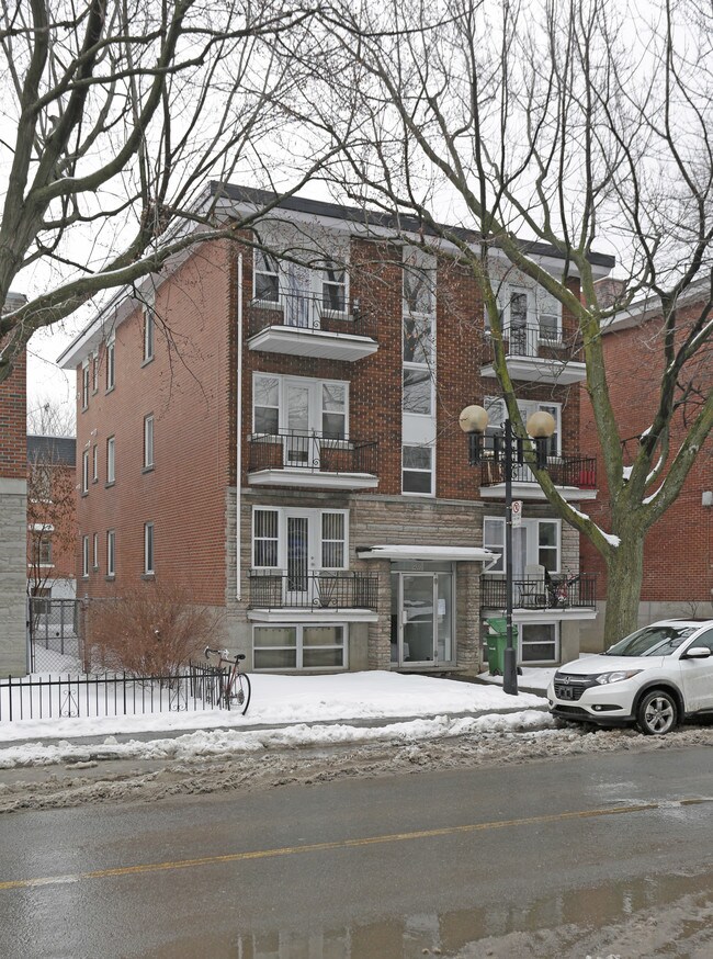 4000 E du Mont-Royal E in Montréal, QC - Building Photo - Building Photo