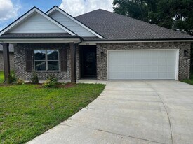 825 Ginger Lee St in Foley, AL - Building Photo