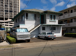 746 Paani St in Honolulu, HI - Building Photo - Building Photo