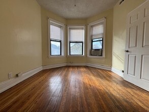 3107 N Bernard St, Unit 2 in Chicago, IL - Building Photo - Building Photo