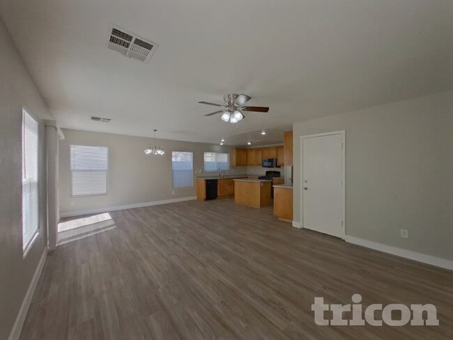 1251 Golden Apple St in Las Vegas, NV - Foto de edificio - Building Photo