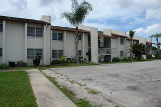 2170 Proctor Rd in Sarasota, FL - Building Photo - Building Photo