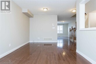 2280 Baronwood Dr in Oakville, ON - Building Photo - Building Photo