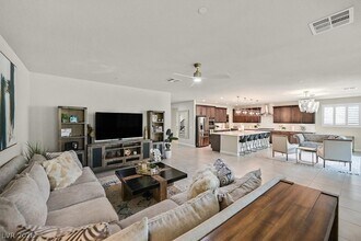 505 Punto Vallata Dr in Henderson, NV - Building Photo - Building Photo