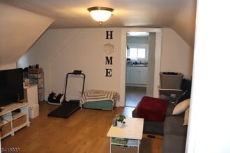 327 Valley St in South Orange, NJ - Building Photo - Building Photo