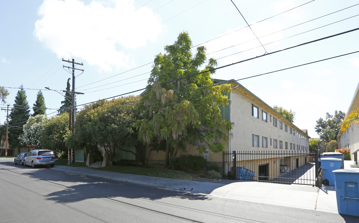 Casa Carolina Apartments in Palo Alto, CA - Building Photo