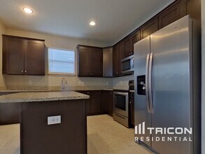 1010 Belvedere Dr in Deltona, FL - Building Photo - Building Photo