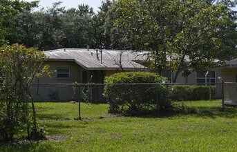2323 NE 12th St in Gainesville, FL - Building Photo - Building Photo