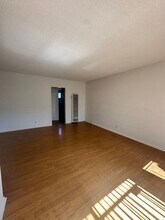 917 Centinela Ave in Inglewood, CA - Foto de edificio - Interior Photo