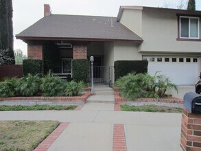 2393 Cragmont Ct in Simi Valley, CA - Building Photo - Building Photo