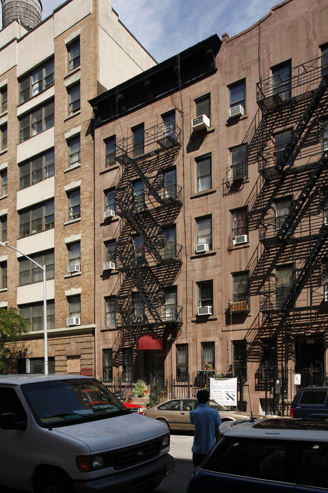 531 W 48th St in New York, NY - Building Photo