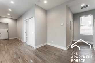 926 W 32nd Pl, Unit 2F in Chicago, IL - Building Photo - Building Photo