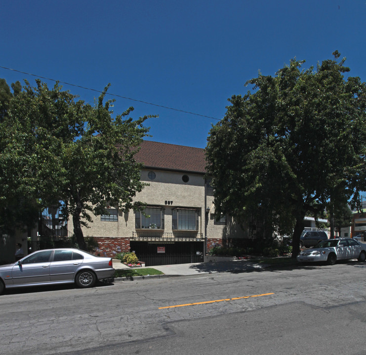 357 E Providencia Ave in Burbank, CA - Building Photo