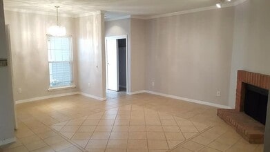 9809 Richmond Ave., Unit 12 in Houston, TX - Building Photo - Building Photo