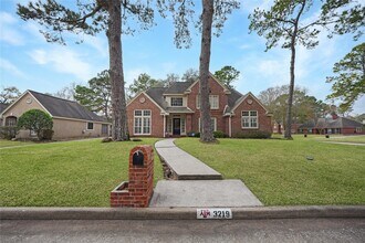 3219 Manor Grove Dr in Houston, TX - Foto de edificio - Building Photo