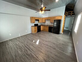 225 Community Dr in Batesville, AR - Building Photo