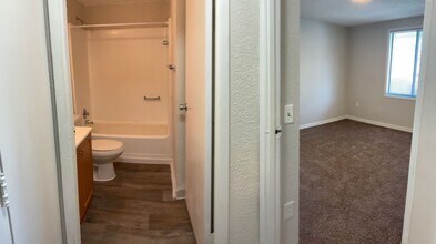 10114 S Nob Hill Cir in Tamarac, FL - Building Photo - Building Photo