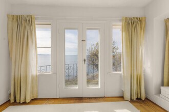 14458 Marine Dr in White Rock, BC - Building Photo - Building Photo