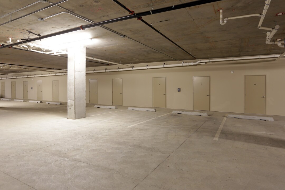 Dry Creek Apartments in Sandy, UT - Foto de edificio