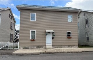 357 Walnut St in Mifflinburg, PA - Building Photo