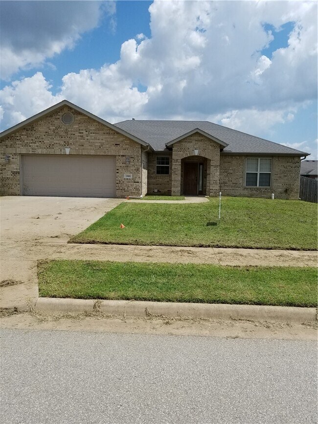 property at 1905 SW Elington St