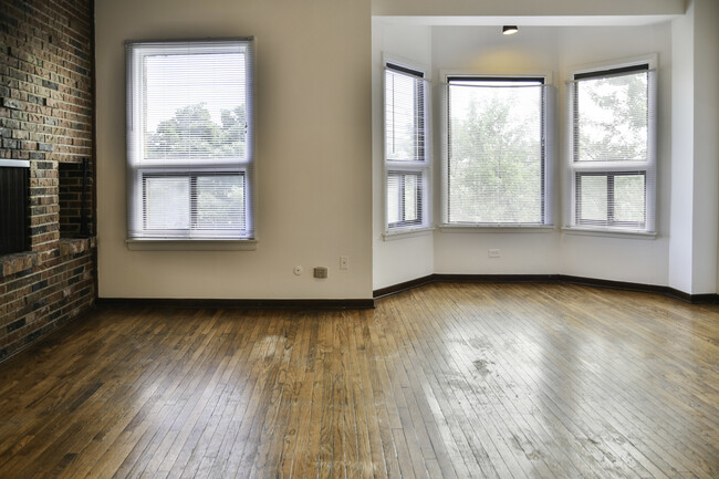 873 W Lill Ave, Unit B3 in Chicago, IL - Foto de edificio - Building Photo