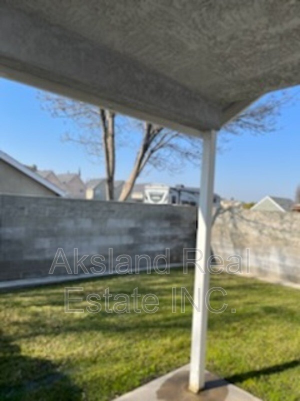 415 N Walnut Ave in Manteca, CA - Building Photo - Building Photo