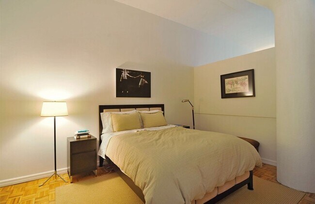 90 Horatio St in New York, NY - Building Photo - Building Photo