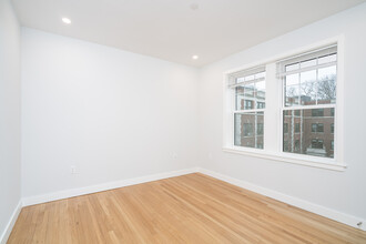 20 Forest St, Unit 32 in Cambridge, MA - Foto de edificio - Building Photo