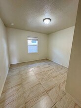 8413 Marquette Ave NE, Unit A in Albuquerque, NM - Foto de edificio - Building Photo