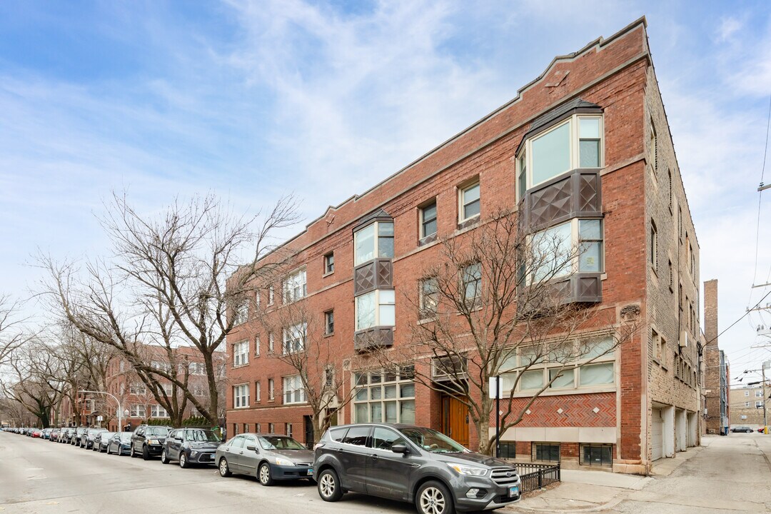 725-745 W Buckingham Pl in Chicago, IL - Building Photo