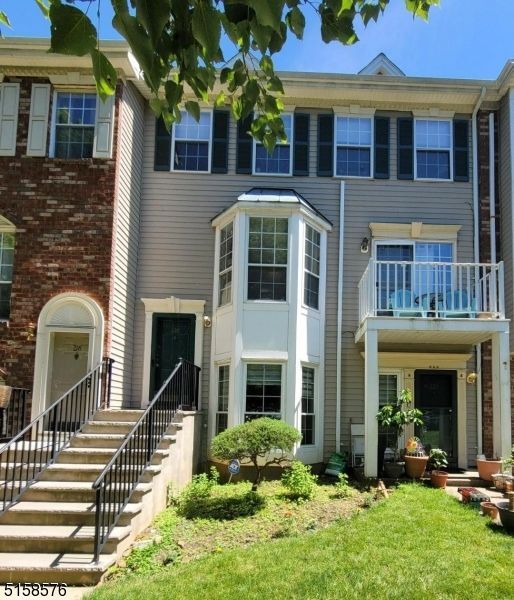 220 Sapphire Ln in Franklin Township, NJ - Building Photo