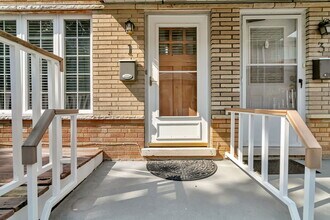 13 S Waiola Ave in La Grange, IL - Building Photo - Building Photo