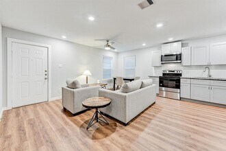 1017 North Ln in Houston, TX - Building Photo - Building Photo