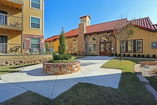 Tuscany Ranch Apartments in Waco, TX - Building Photo