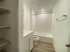 124 Ft Clark Spgs Dr in Hutto, TX - Building Photo - Building Photo