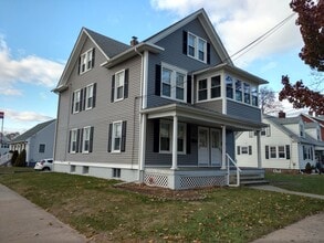 134 N Orchard St, Unit 1st.  flr in Wallingford, CT - Foto de edificio - Building Photo