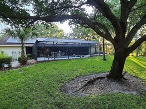 907 Centerbrook Dr in Brandon, FL - Building Photo - Building Photo