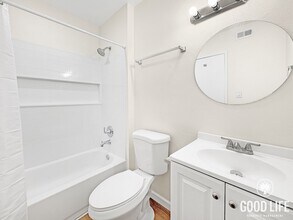 570 La Rue Way in El Cajon, CA - Foto de edificio - Building Photo