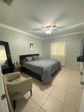 6922 NW 179th St in Hialeah, FL - Foto de edificio - Building Photo