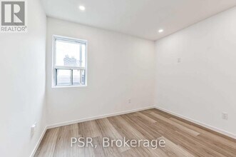 1989 Yonge St in Toronto, ON - Building Photo - Building Photo