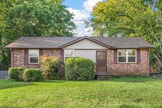 530 Gale Dr in Clarksville, TN - Building Photo - Building Photo