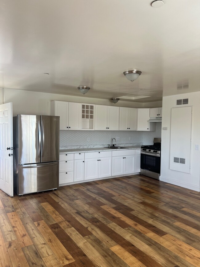 6639 Irvine Ave, Unit 4