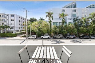 1601 Bay Rd in Miami Beach, FL - Building Photo