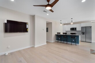 400 E 30th St in Austin, TX - Building Photo - Building Photo