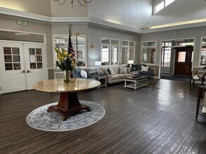 8707 W Valley Ranch Pkwy in Irving, TX - Foto de edificio - Building Photo